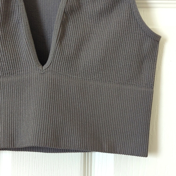 Out From Under Hailey Seamless Ribbed Knit Plunge V-neck Cropped Bra Top Gray M - Picture 6 of 9